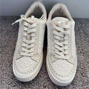 Elegant Cream Women's Sneakers